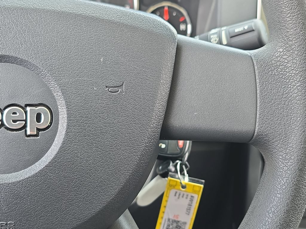 Used 2010 Jeep Liberty Sport RWD image 20