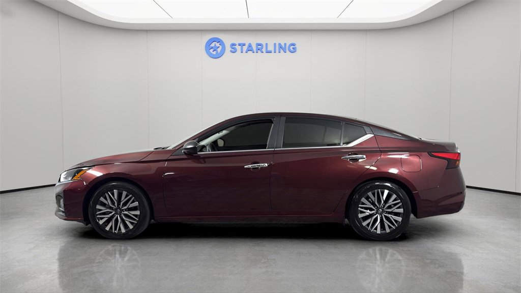 Used 2024 Nissan Altima 2.5 SV image 3