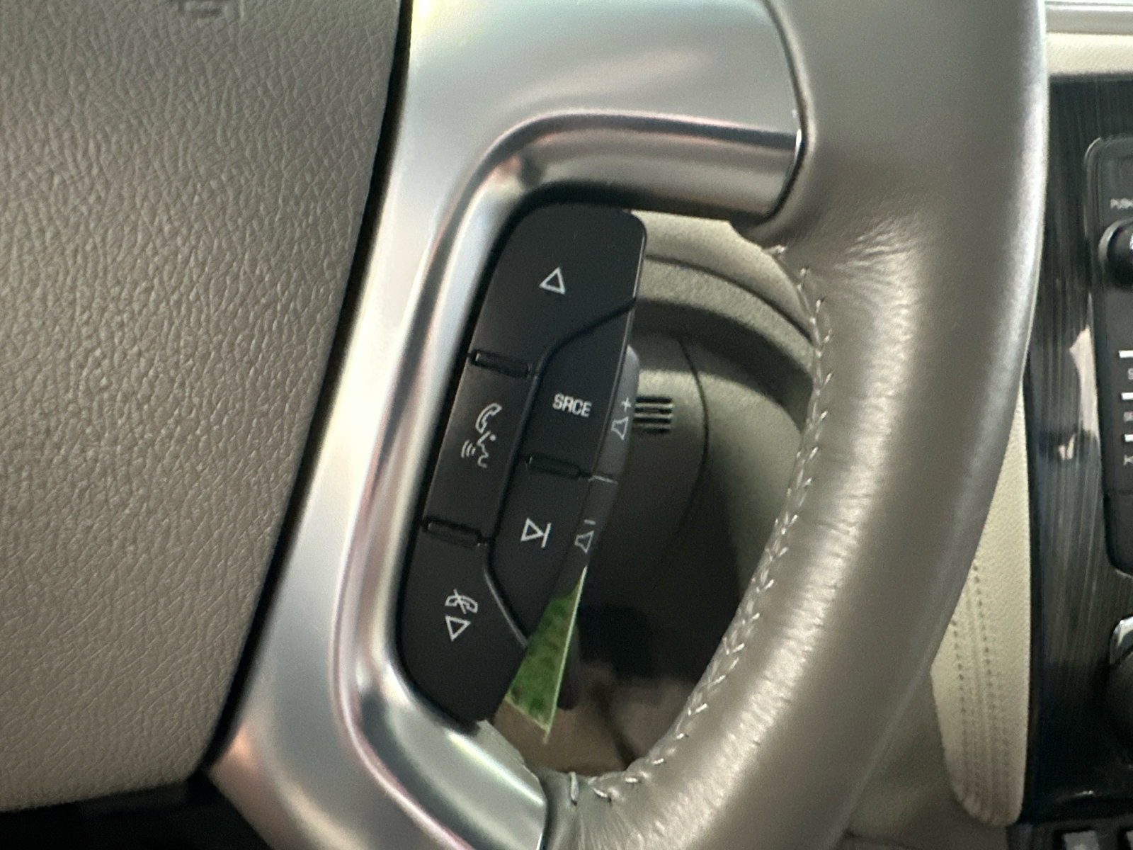 Used 2017 Chevrolet Traverse Premier FWD image 21