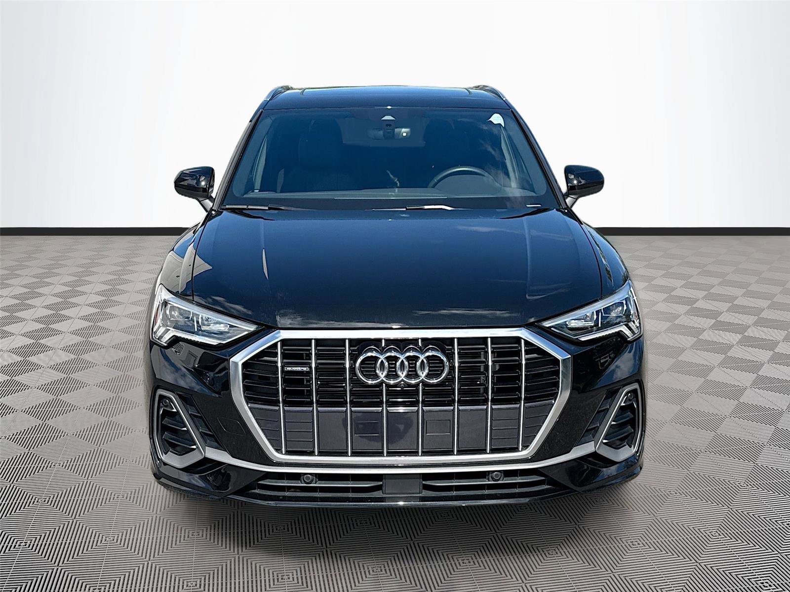 Certified 2022 Audi Q3 2.0T Premium Plus w/ Premium Plus Package AWD/4WD image 2