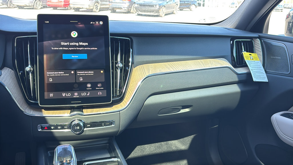 New 2027 Volvo XC60 B5 Plus AWD/4WD image 8