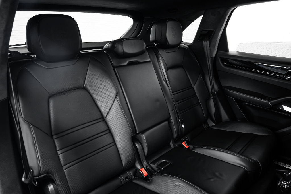 Used 2022 Porsche Cayenne Turbo AWD/4WD image 36