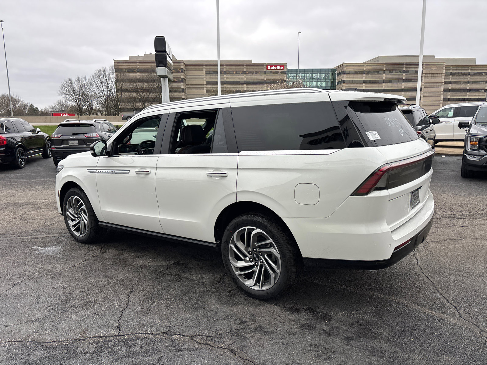 New 2026 Lincoln Navigator Reserve AWD/4WD image 5