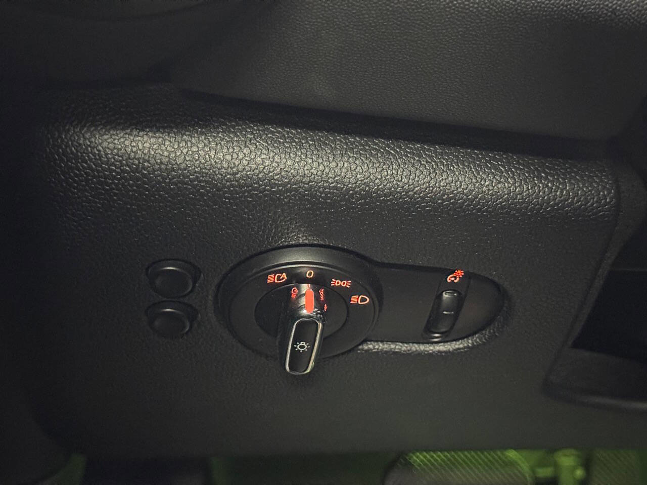 Used 2019 MINI Cooper S w/ Signature Upholstery Package image 31