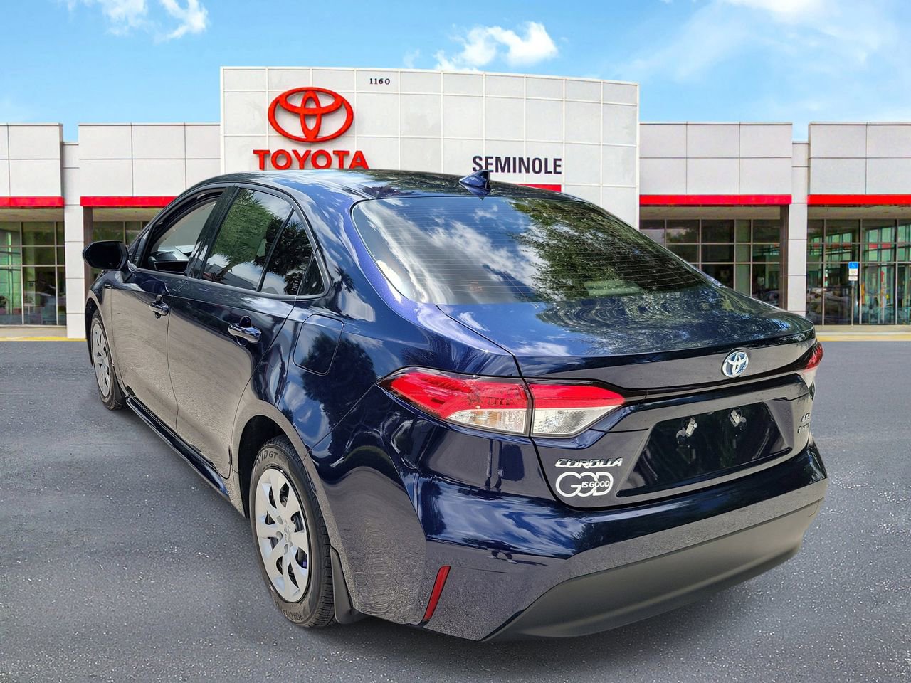 Used 2025 Toyota Corolla LE FWD image 4