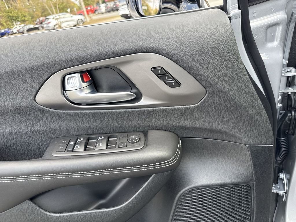 New 2026 Chrysler Pacifica Select image 12