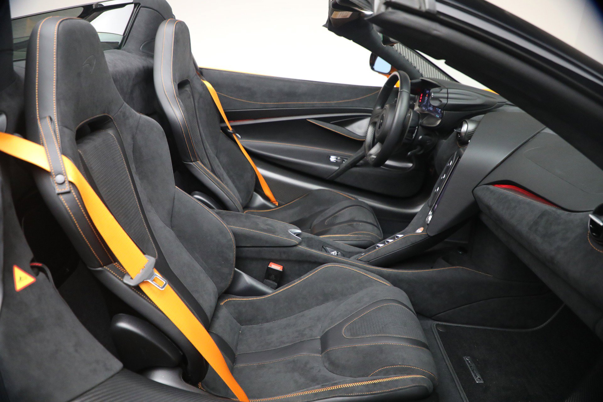 Used 2025 McLaren 750S Spider RWD image 25