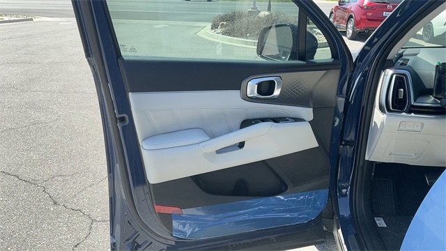 Used 2025 Kia Sorento SX image 10