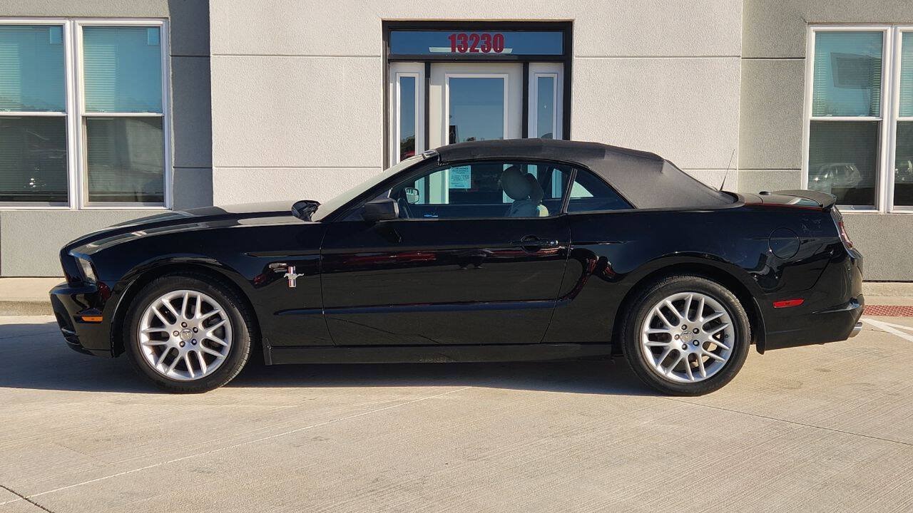 Used 2013 Ford Mustang Premium RWD image 3