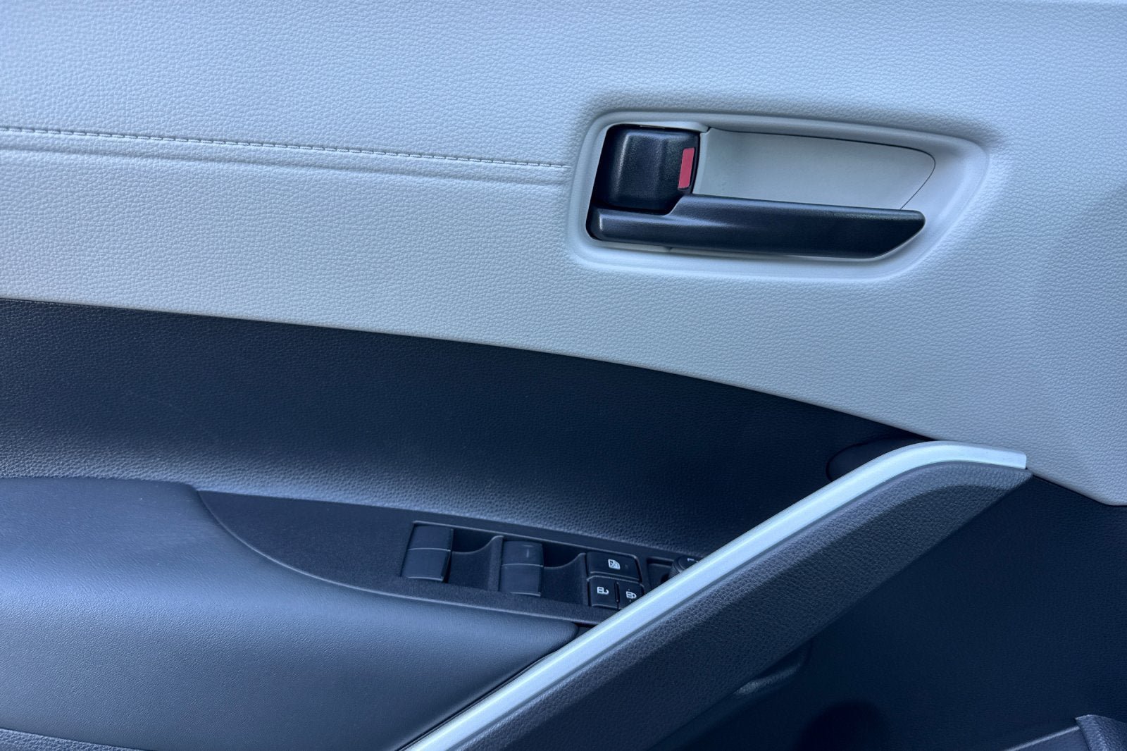 New 2026 Toyota Corolla Cross LE FWD image 13