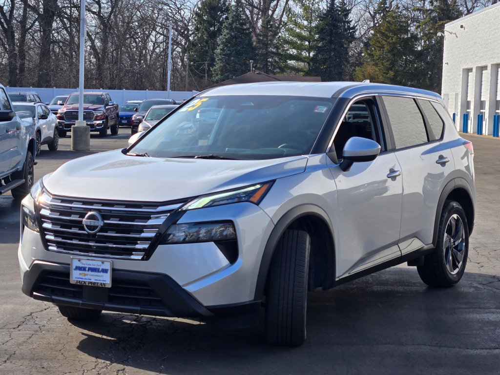 Used 2025 Nissan Rogue SV FWD image 4