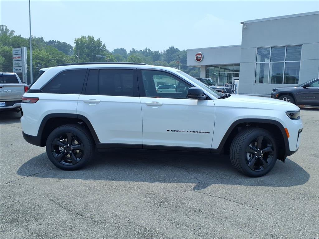 New 2026 Jeep Grand Cherokee Limited AWD/4WD image 3