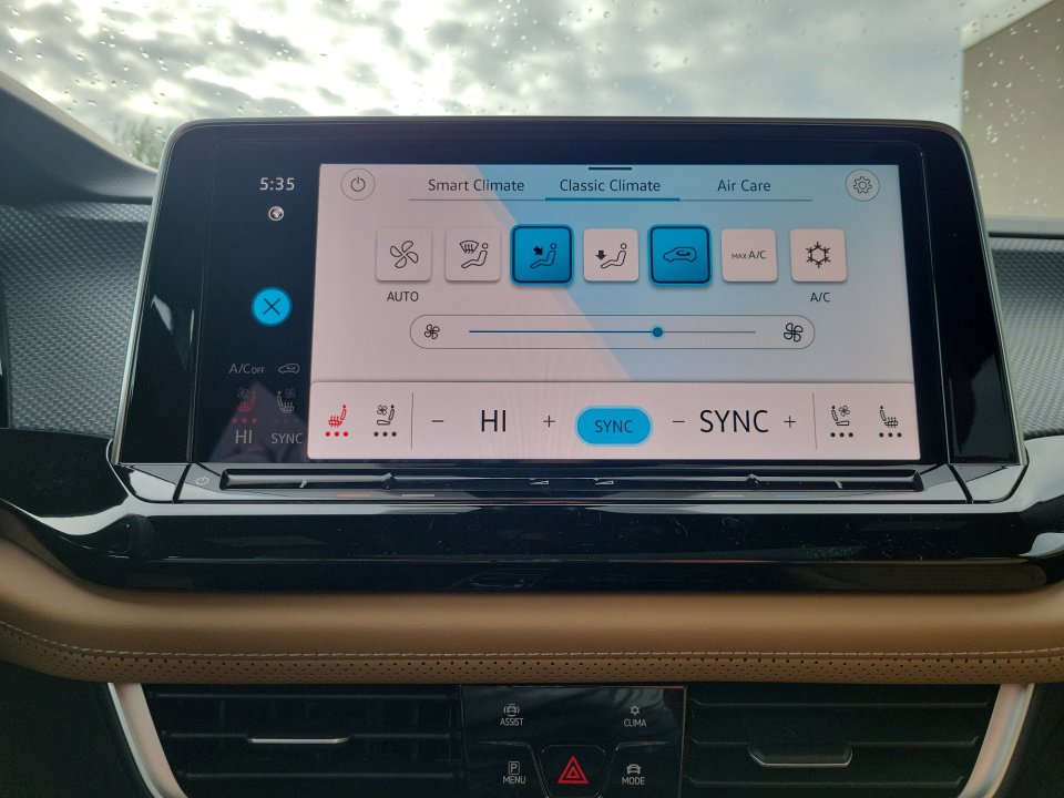 New 2026 Volkswagen Atlas Cross Sport SEL R-Line image 18