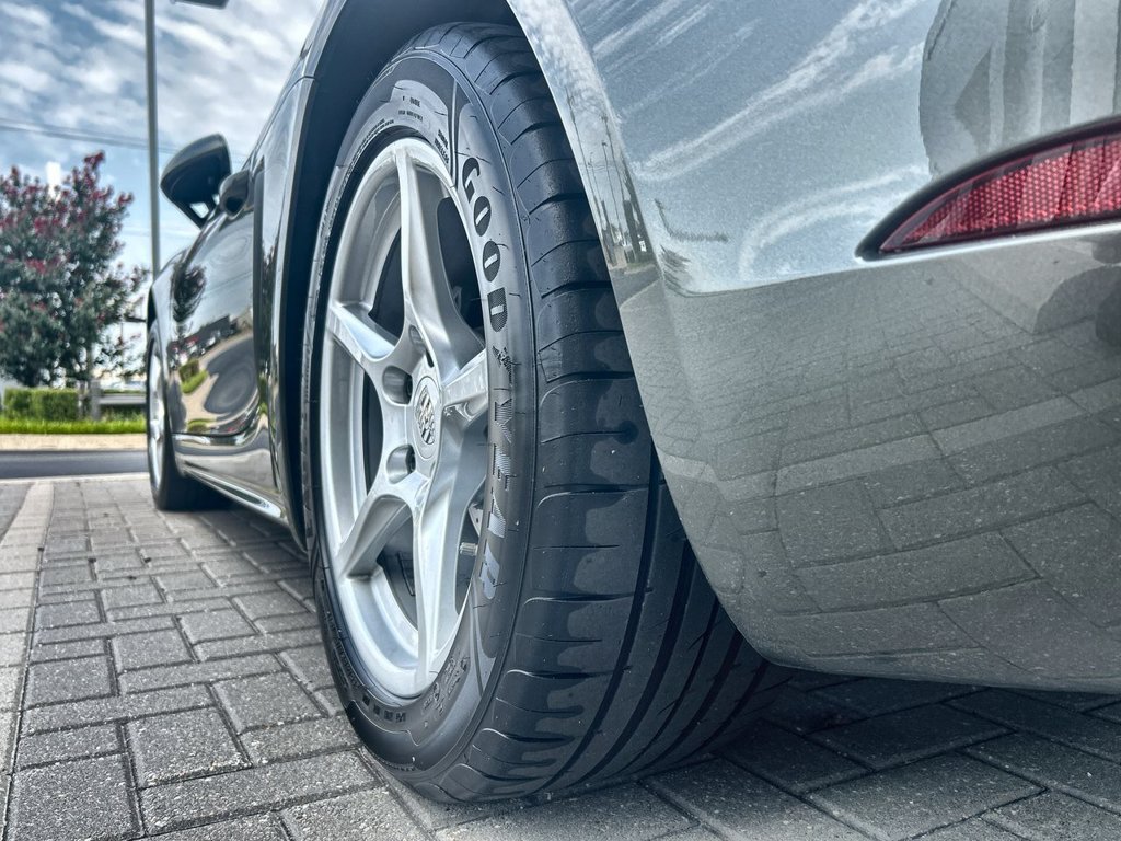 Used 2024 Porsche 718 Boxster RWD image 12