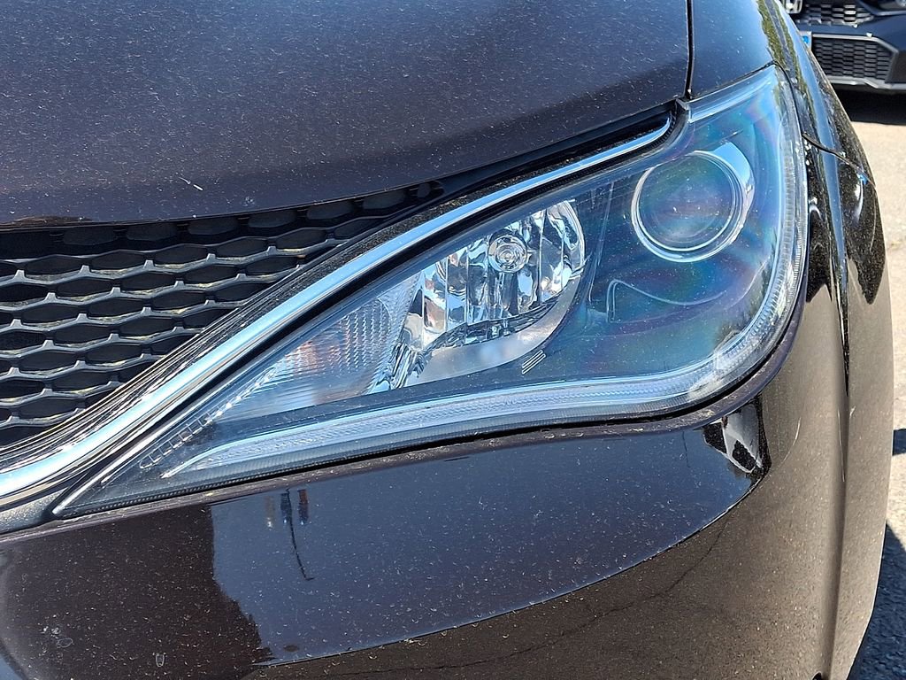 Used 2017 Chrysler Pacifica Touring-L FWD image 9
