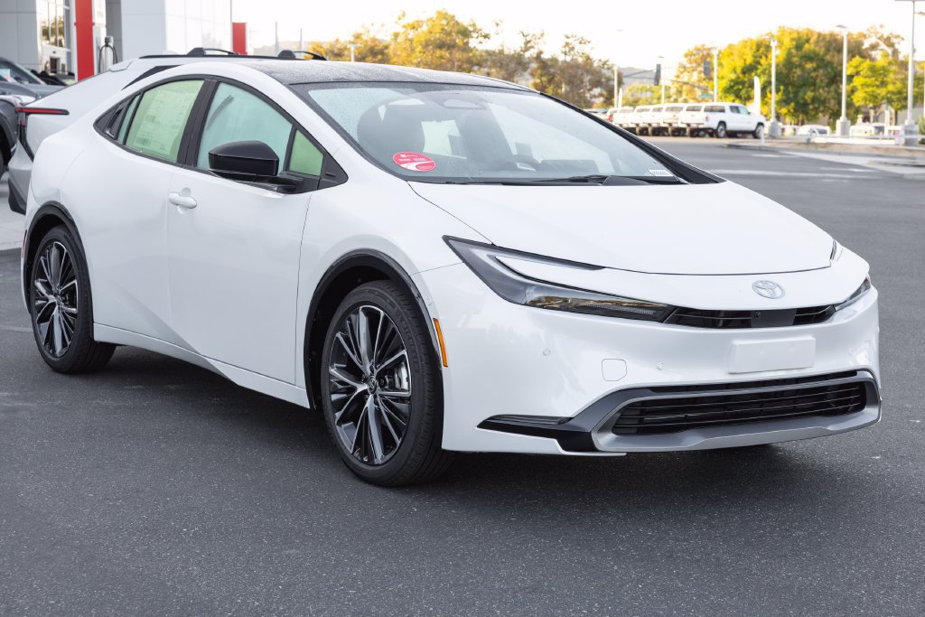 New 2027 Toyota Prius FWD image 3