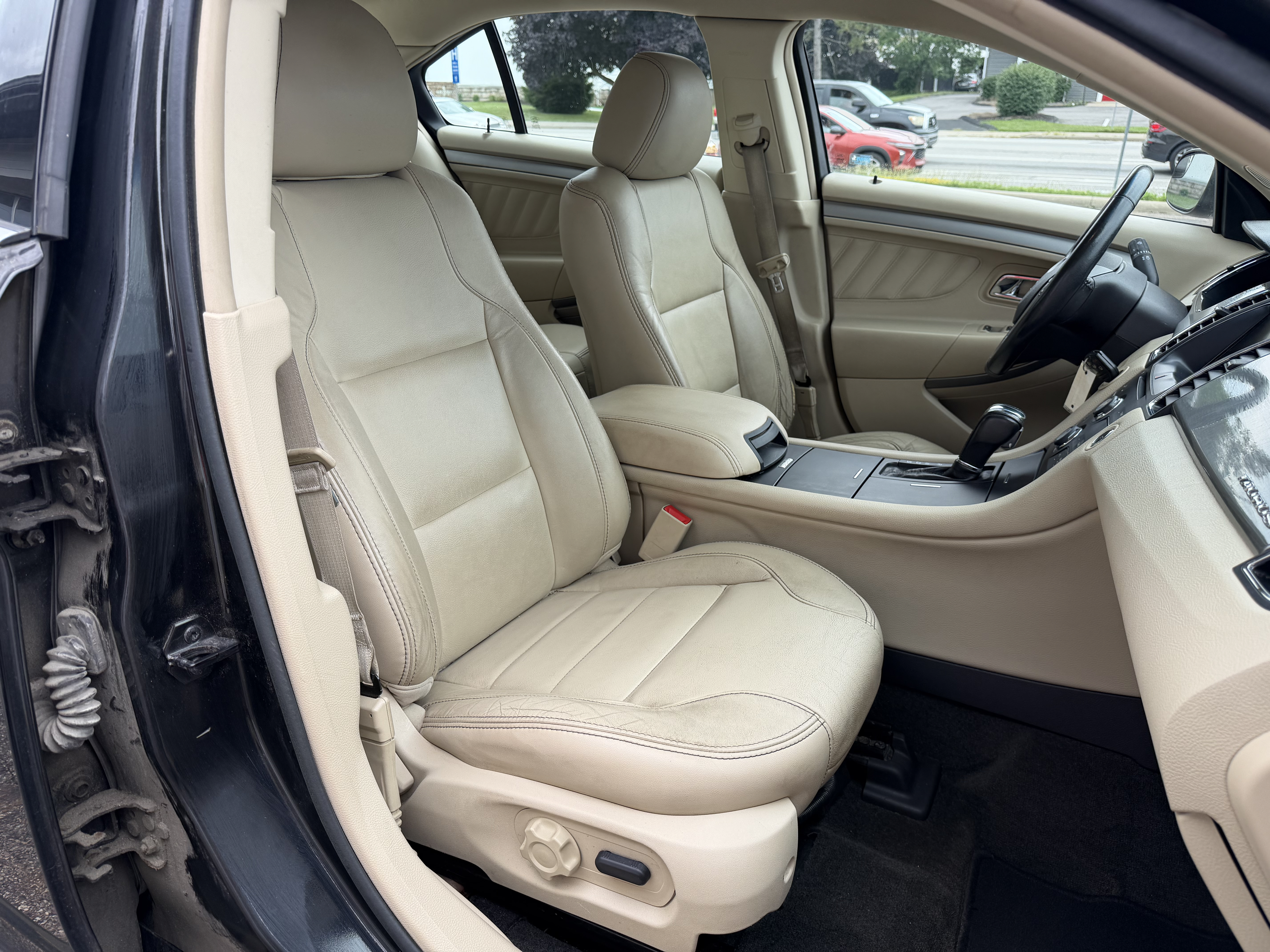 Used 2014 Ford Taurus SEL w/ Equipment Group 201A AWD/4WD image 14