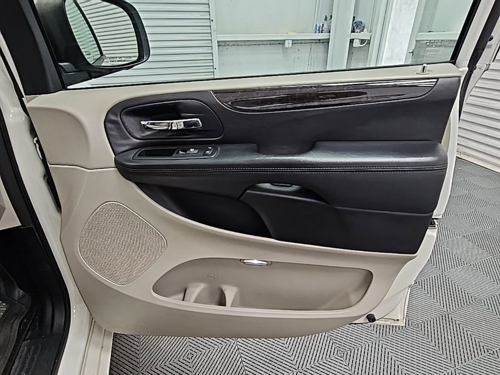 Used 2013 Dodge Grand Caravan SE image 30