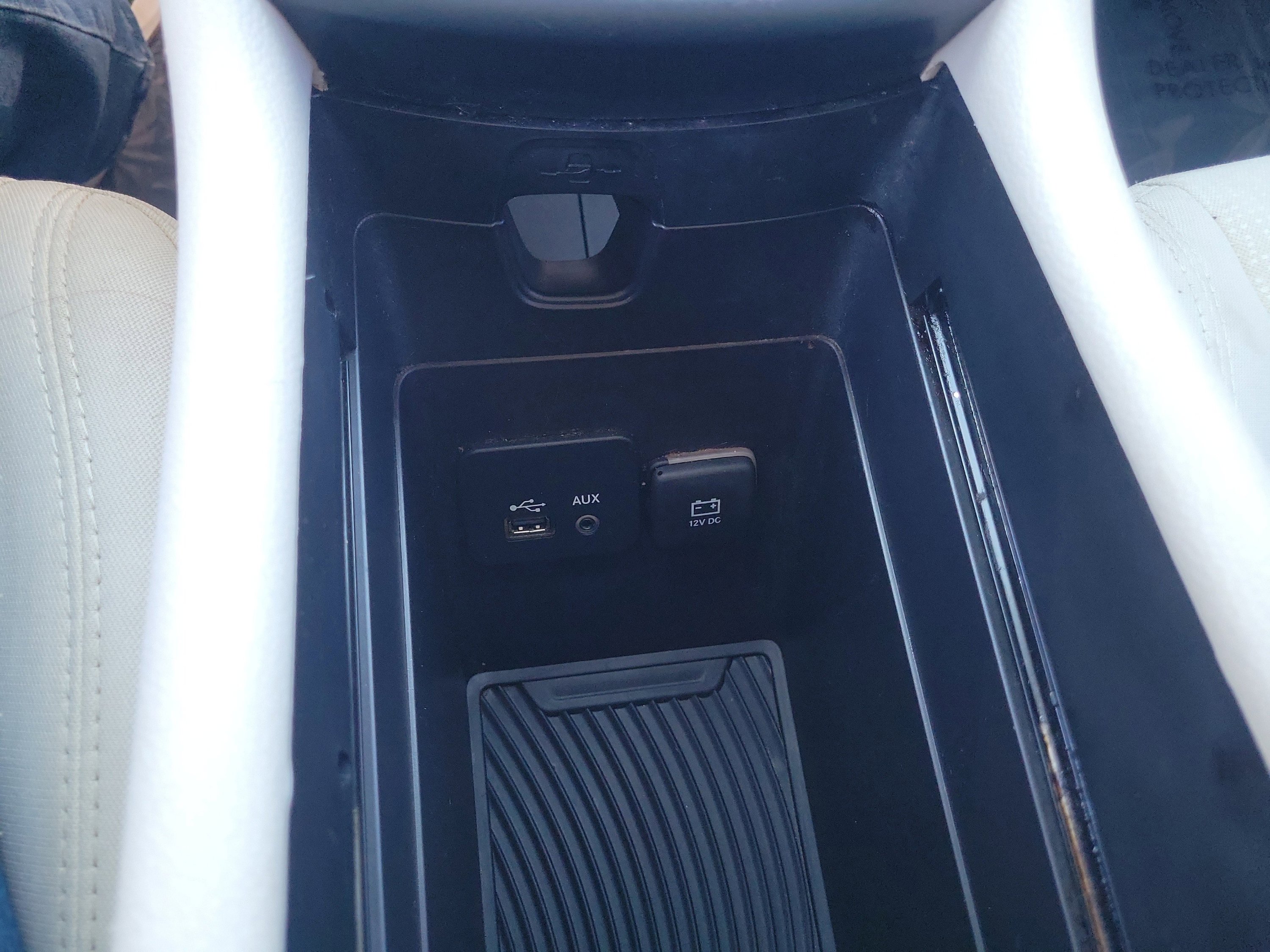 Used 2015 Chrysler 200 Limited image 26