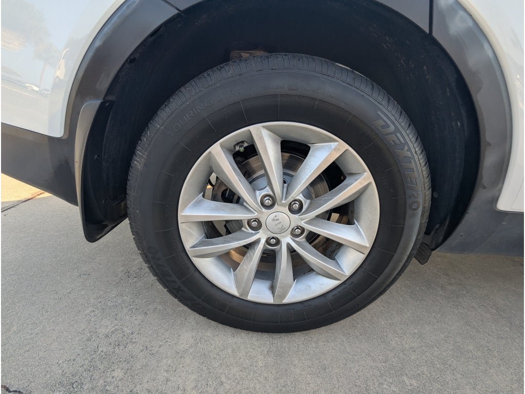 Used 2018 Kia Sorento FWD image 9