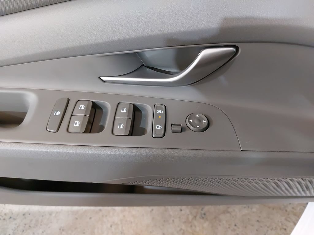 Used 2025 Hyundai Elantra Hybrid FWD image 29