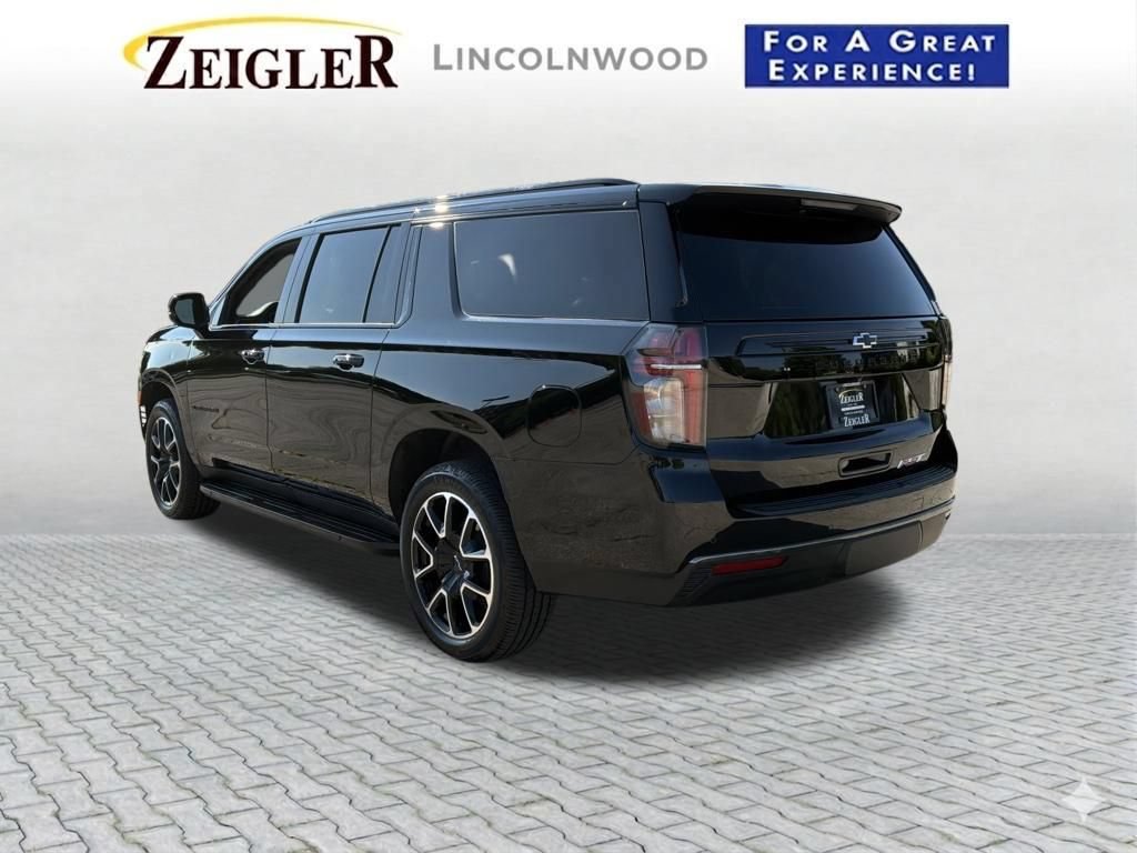 Used 2023 Chevrolet Suburban RST w/ Luxury Package AWD/4WD image 4
