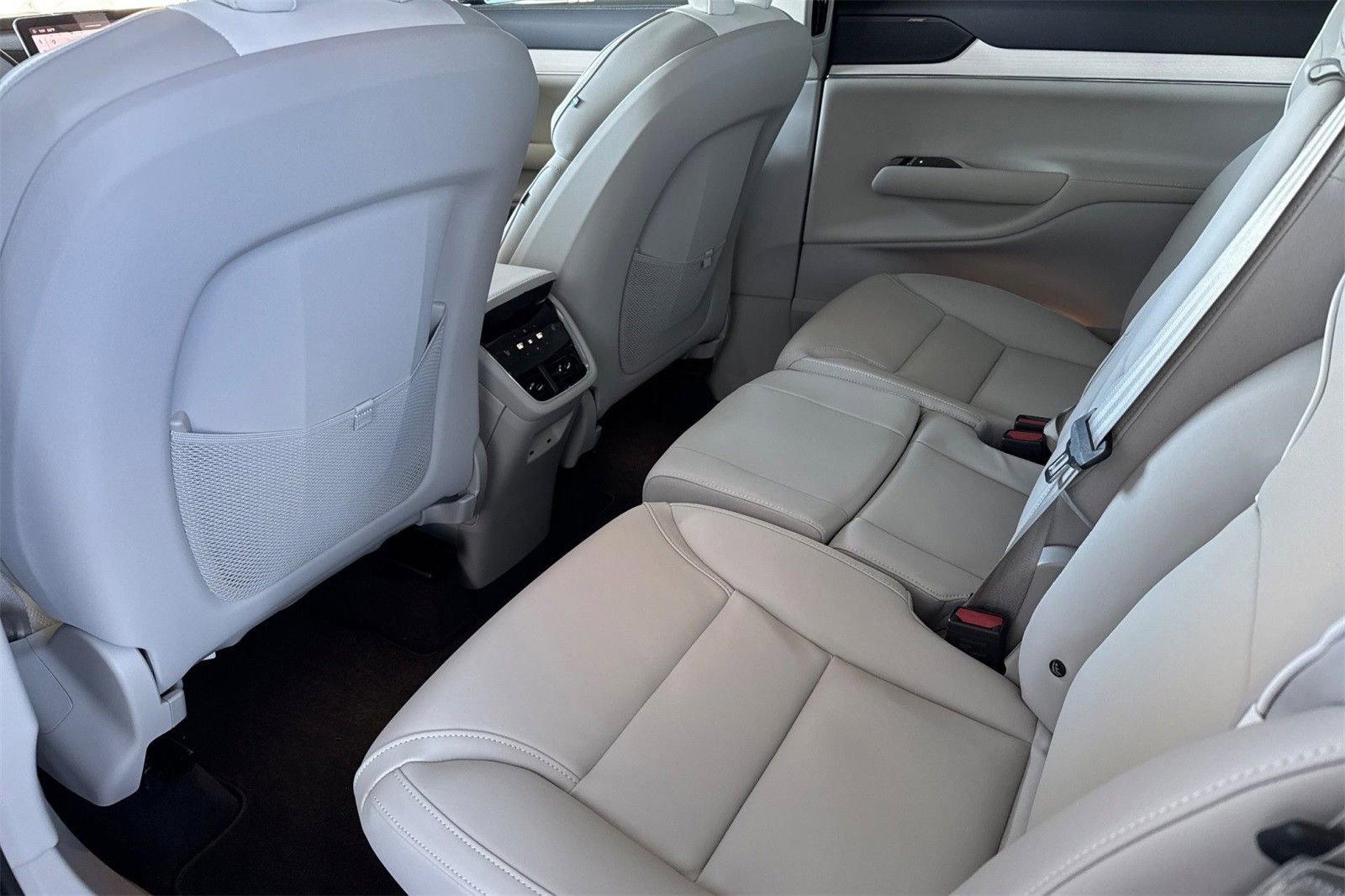 New 2025 Volvo EX90 Plus w/ Protection Package Premier image 4