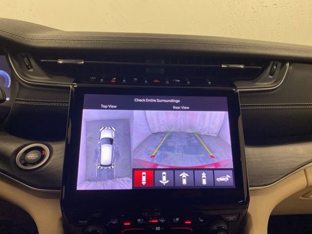 Used 2023 Jeep Grand Cherokee Limited w/ Luxury Tech Group II image 15