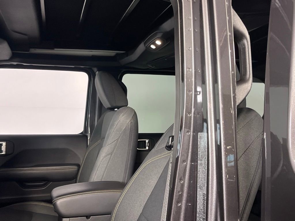 Used 2025 Jeep Wrangler Unlimited Sahara w/ Safety Group image 23