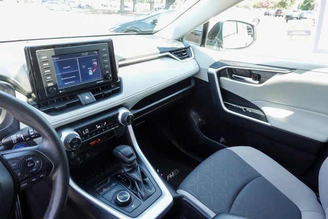 Used 2022 Toyota RAV4 XLE image 18