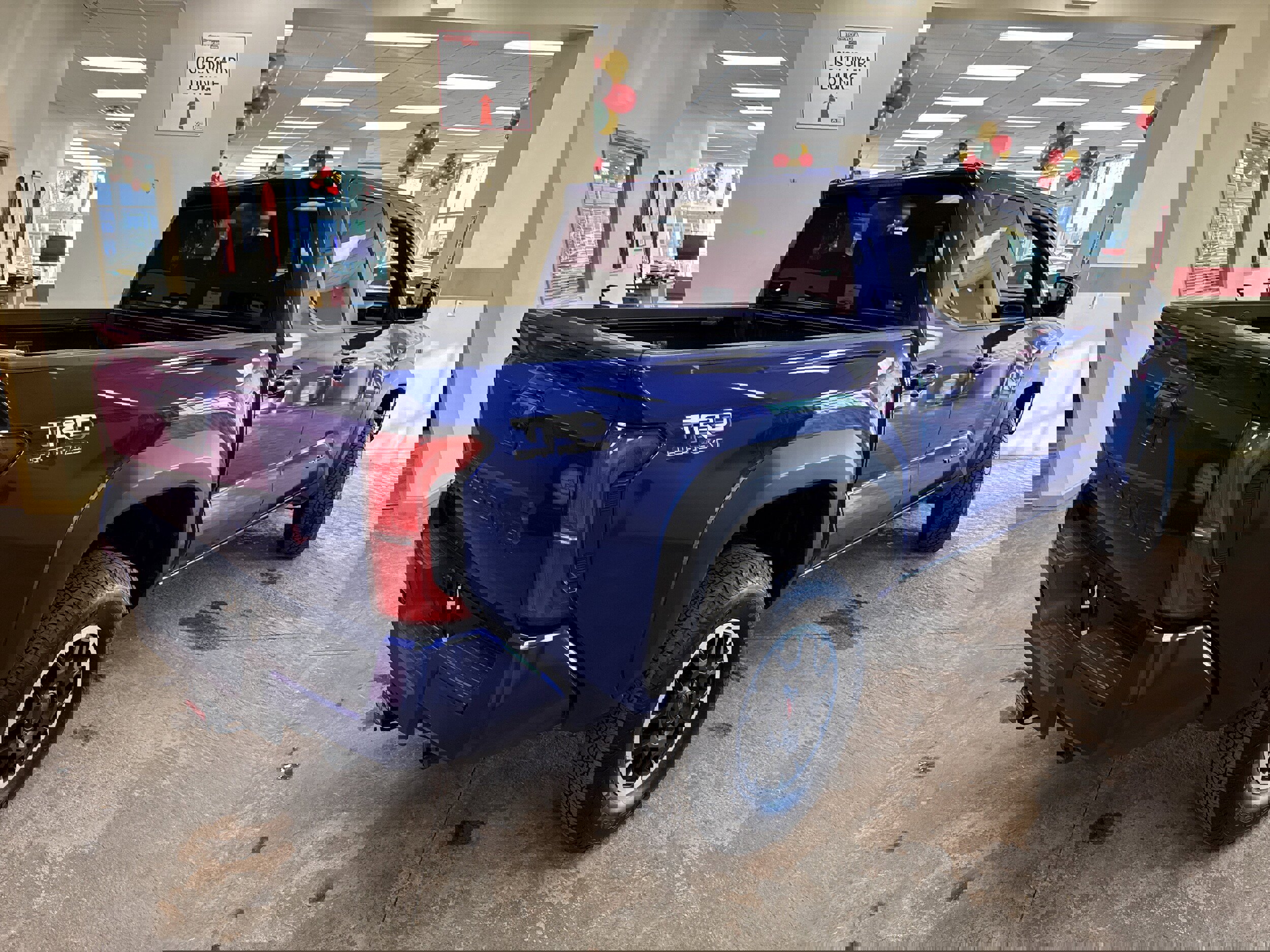 Used 2024 Toyota Tacoma TRD Off-Road image 11