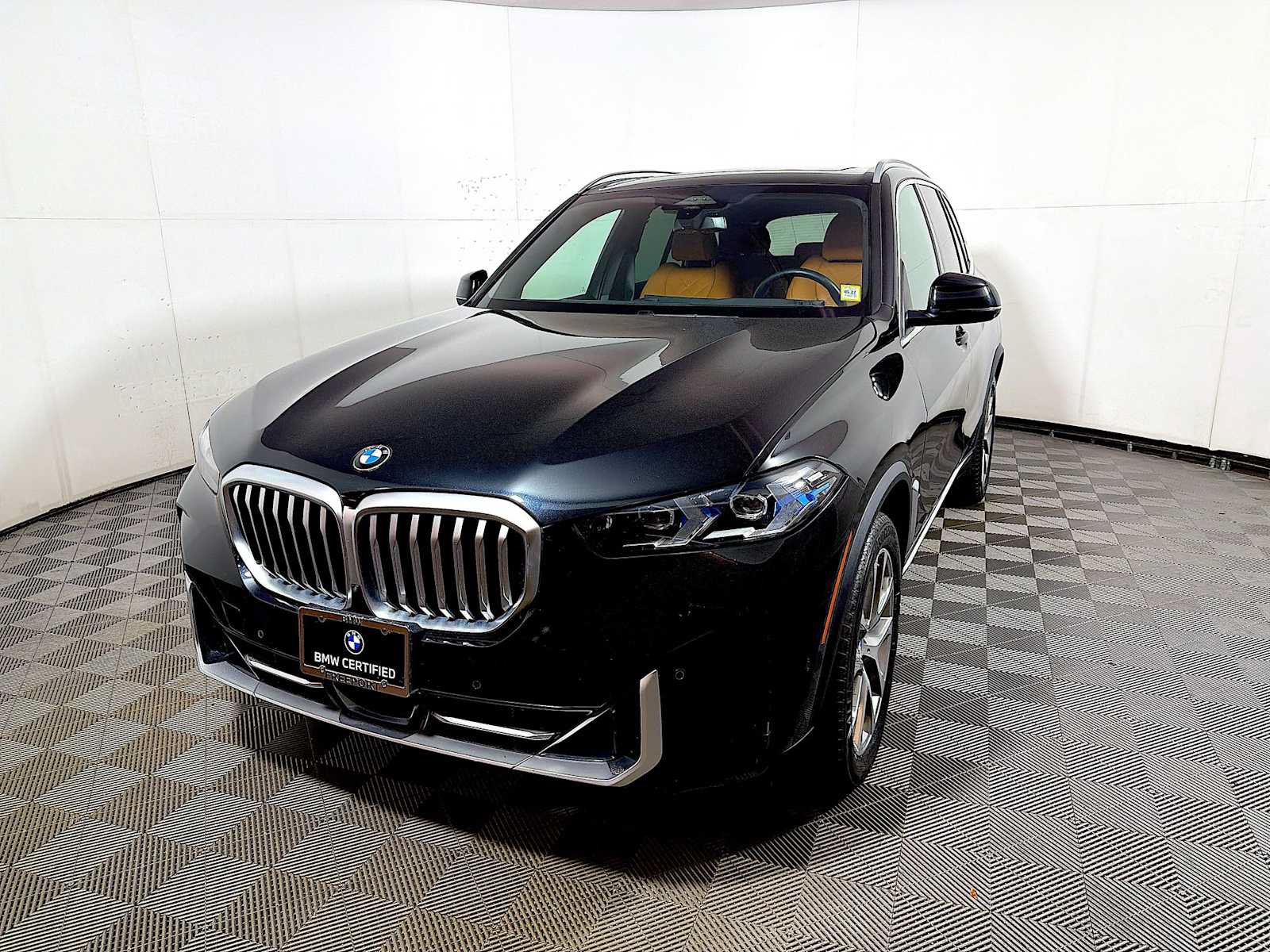 Certified 2024 BMW X5 xDrive40i w/ Premium Package AWD/4WD image 3