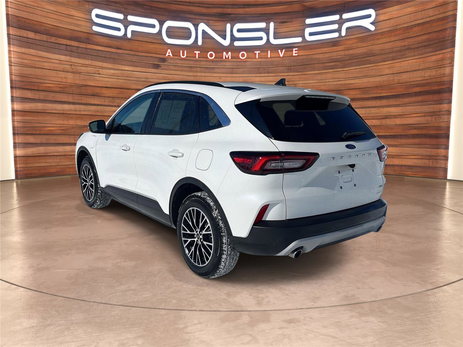 Used 2024 Ford Escape SE image 3