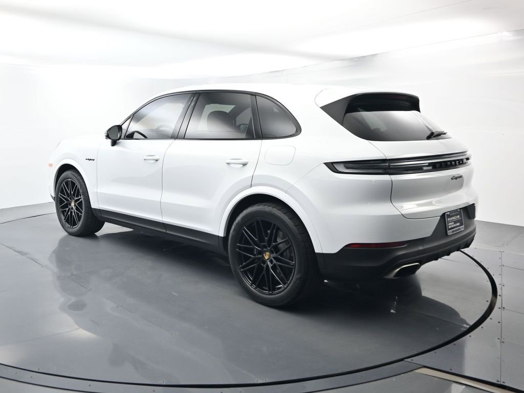Certified 2024 Porsche Cayenne AWD/4WD image 3