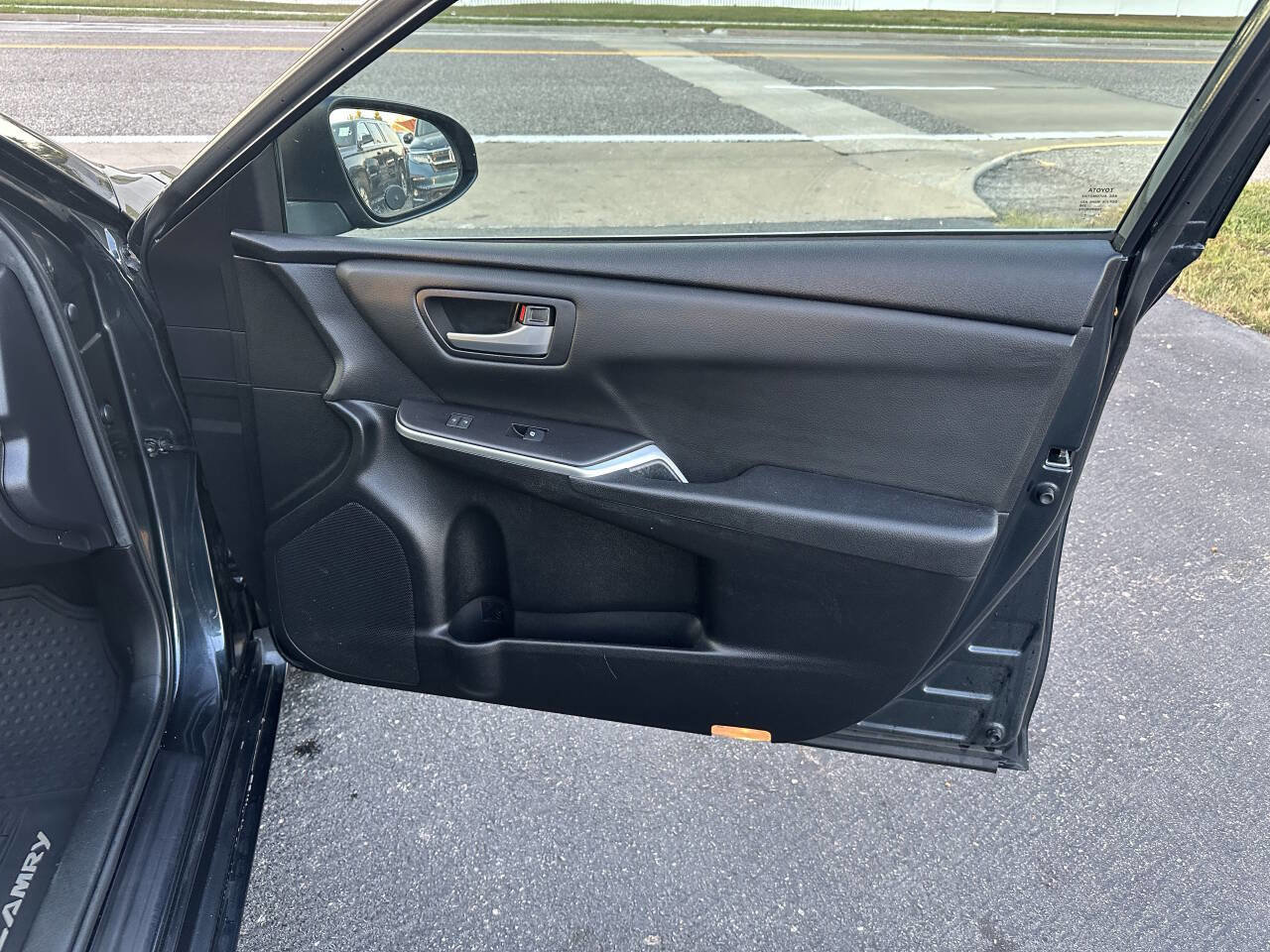 Used 2015 Toyota Camry SE image 16