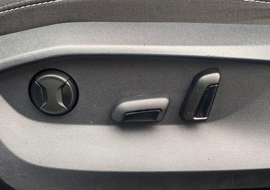 Used 2022 Volkswagen Taos SE image 12