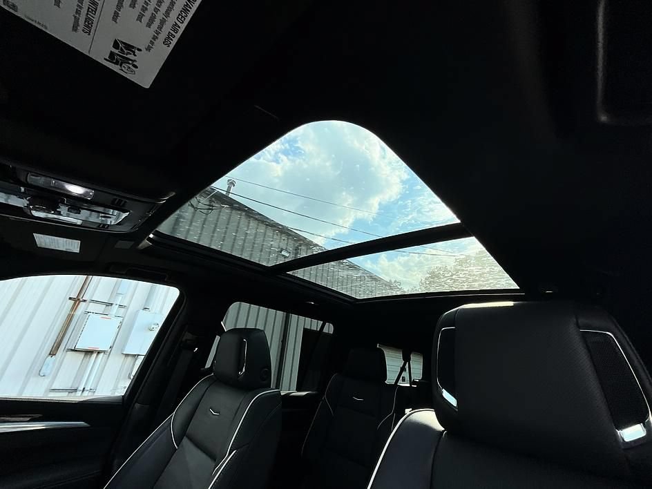 Used 2026 Cadillac Escalade ESV Luxury w/ LPO, Floor Liner Package AWD/4WD image 28