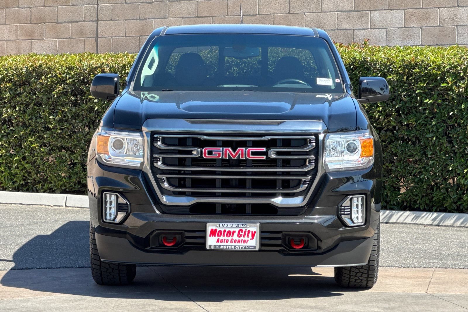Certified 2022 GMC Canyon AT4 w/ Trailering Package AWD/4WD image 4