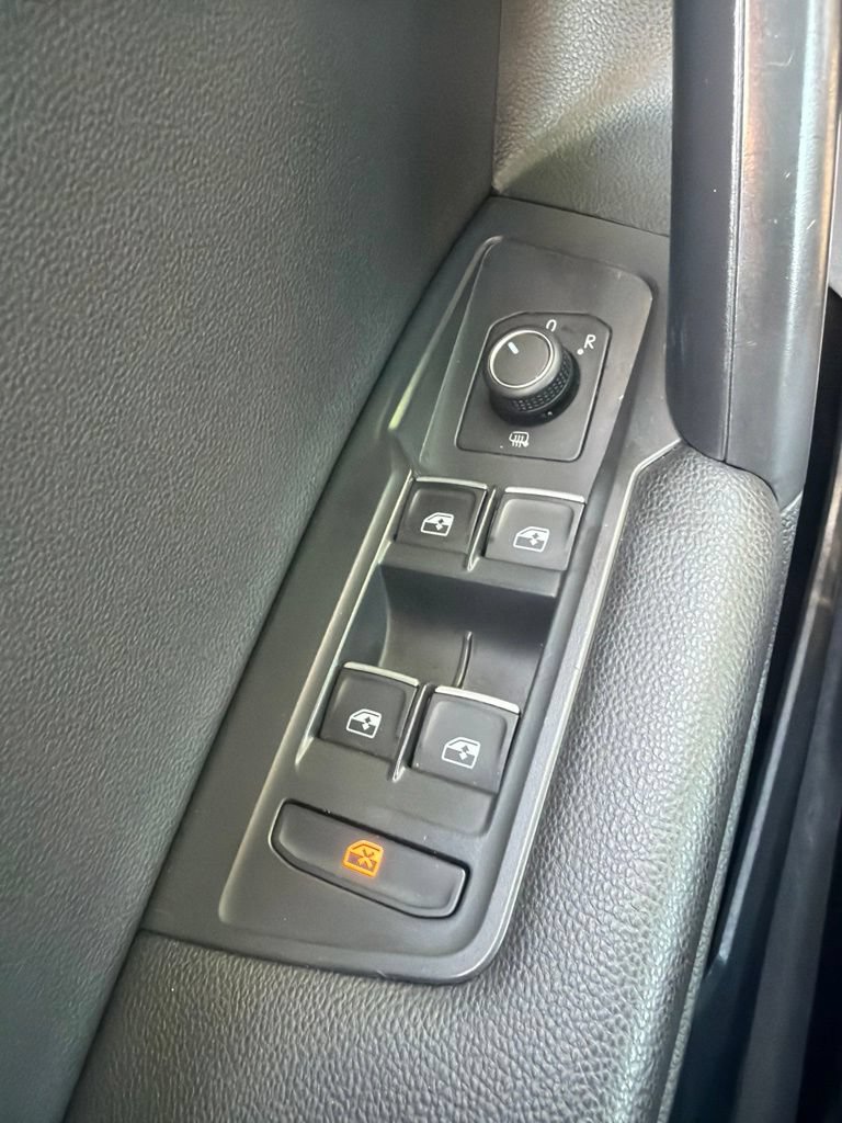 Used 2021 Volkswagen Tiguan SE w/ Panoramic Sunroof Package FWD image 12