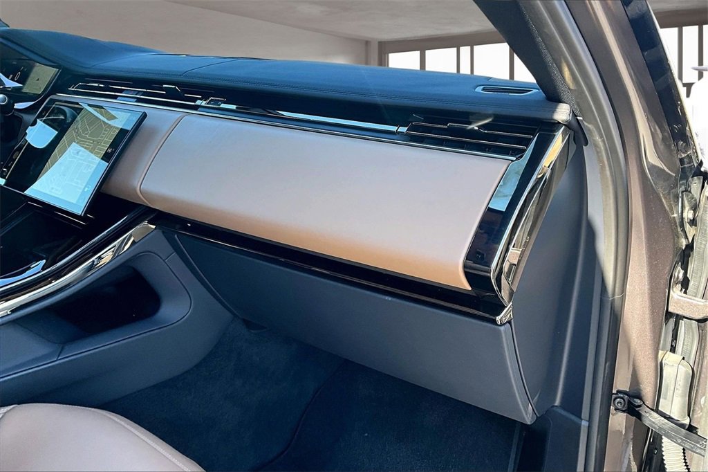 Used 2024 Land Rover Range Rover Sport Dynamic SE image 16