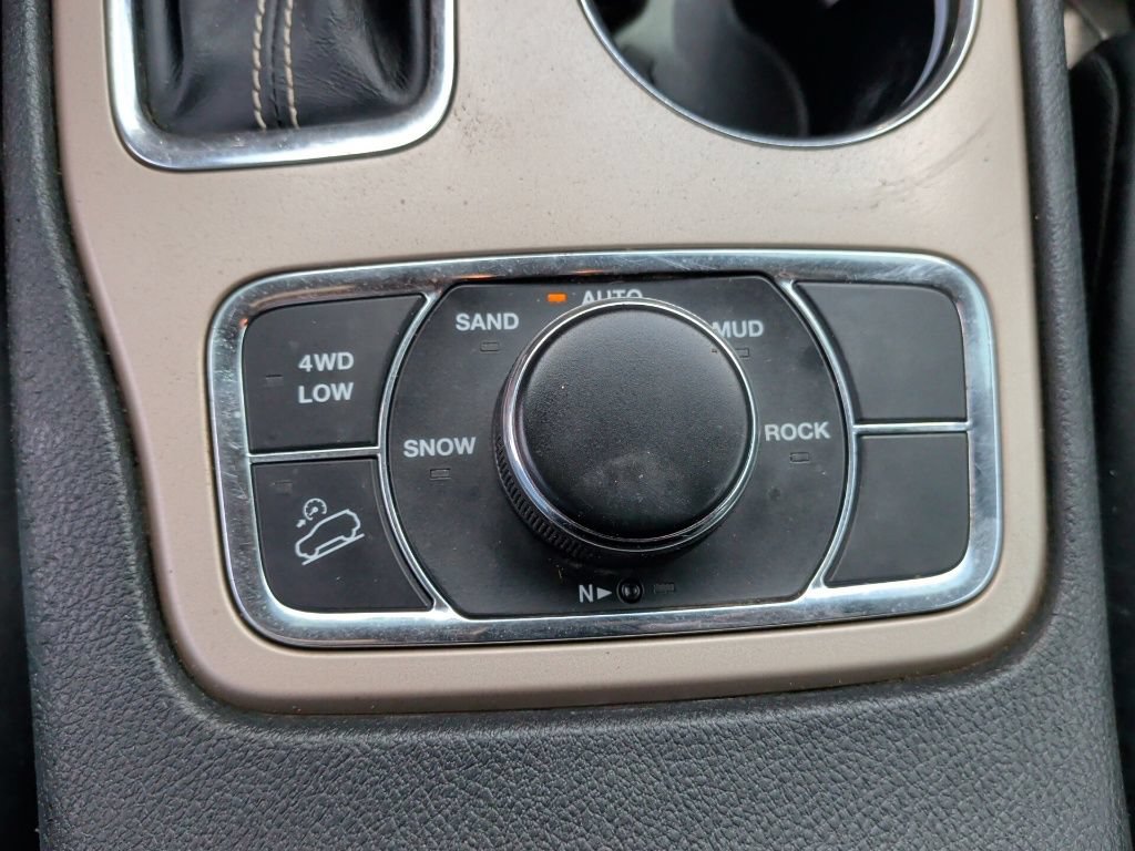 Used 2017 Jeep Grand Cherokee Limited AWD/4WD image 30