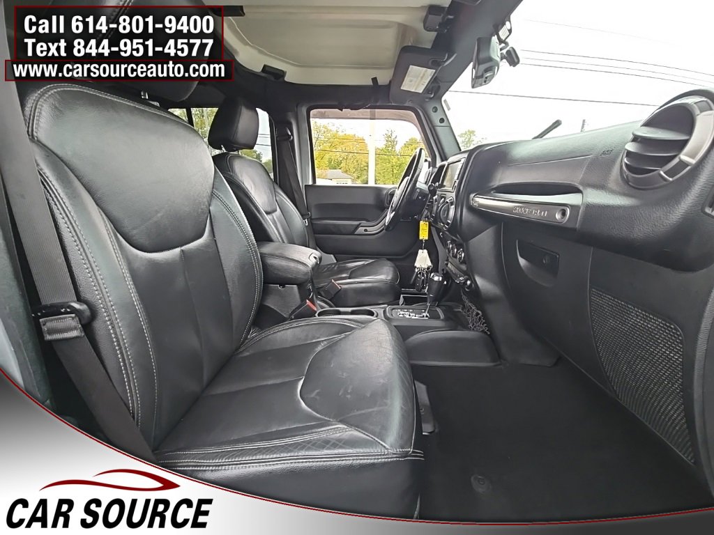 Used 2018 Jeep Wrangler Unlimited Sahara w/ Dual Top Group image 27