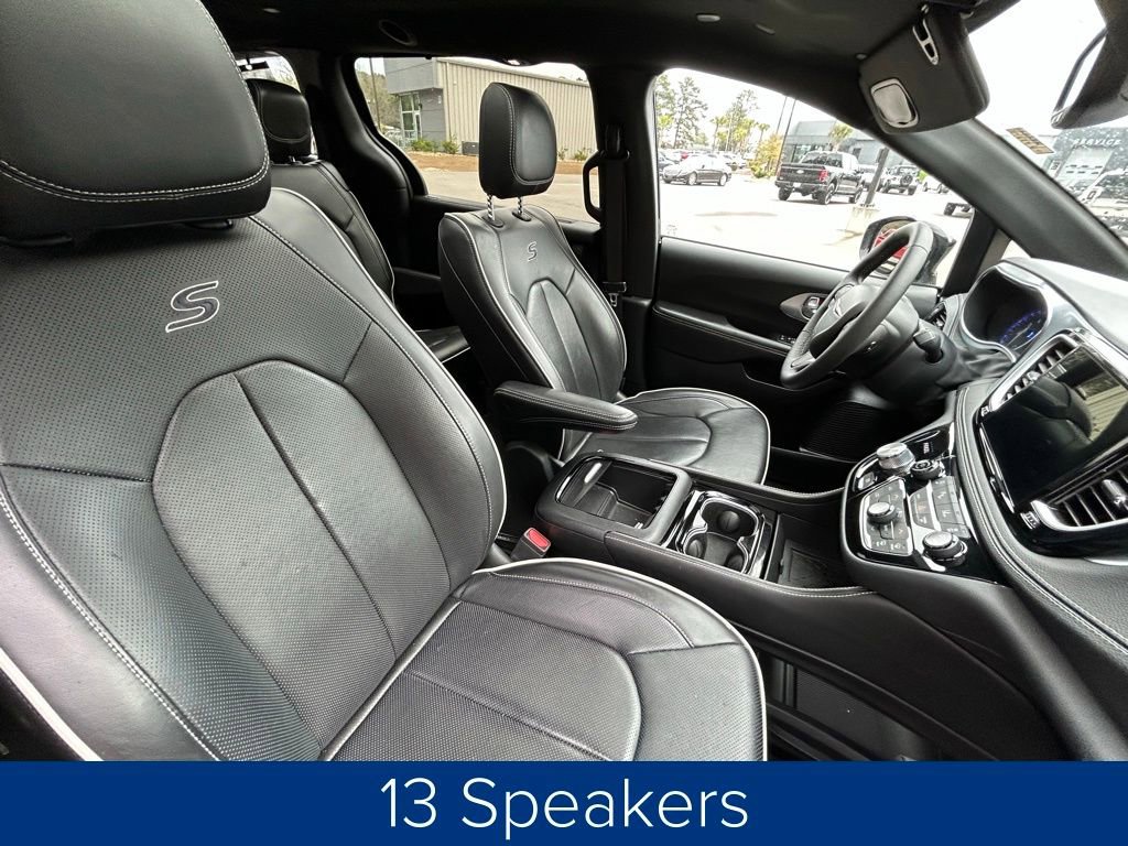 Used 2025 Chrysler Pacifica Limited image 27