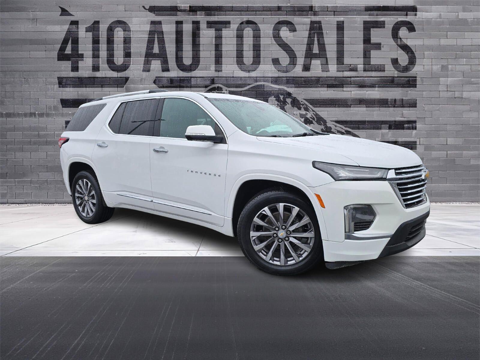 Used 2023 Chevrolet Traverse Premier AWD/4WD image 1