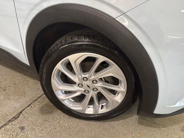 Used 2023 Chevrolet Bolt EUV LT image 28