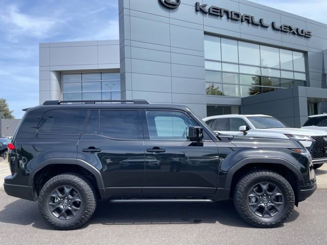 Used 2024 Lexus GX 550 AWD/4WD image 2