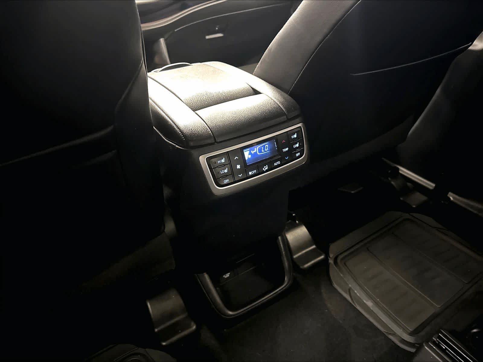 Used 2019 Toyota Highlander Limited Platinum AWD/4WD image 34