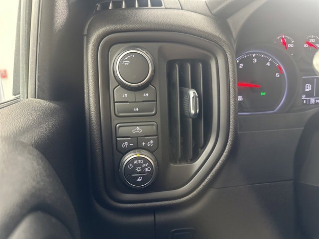 Used 2022 Chevrolet Silverado 2500 Custom w/ Custom Value Package image 16