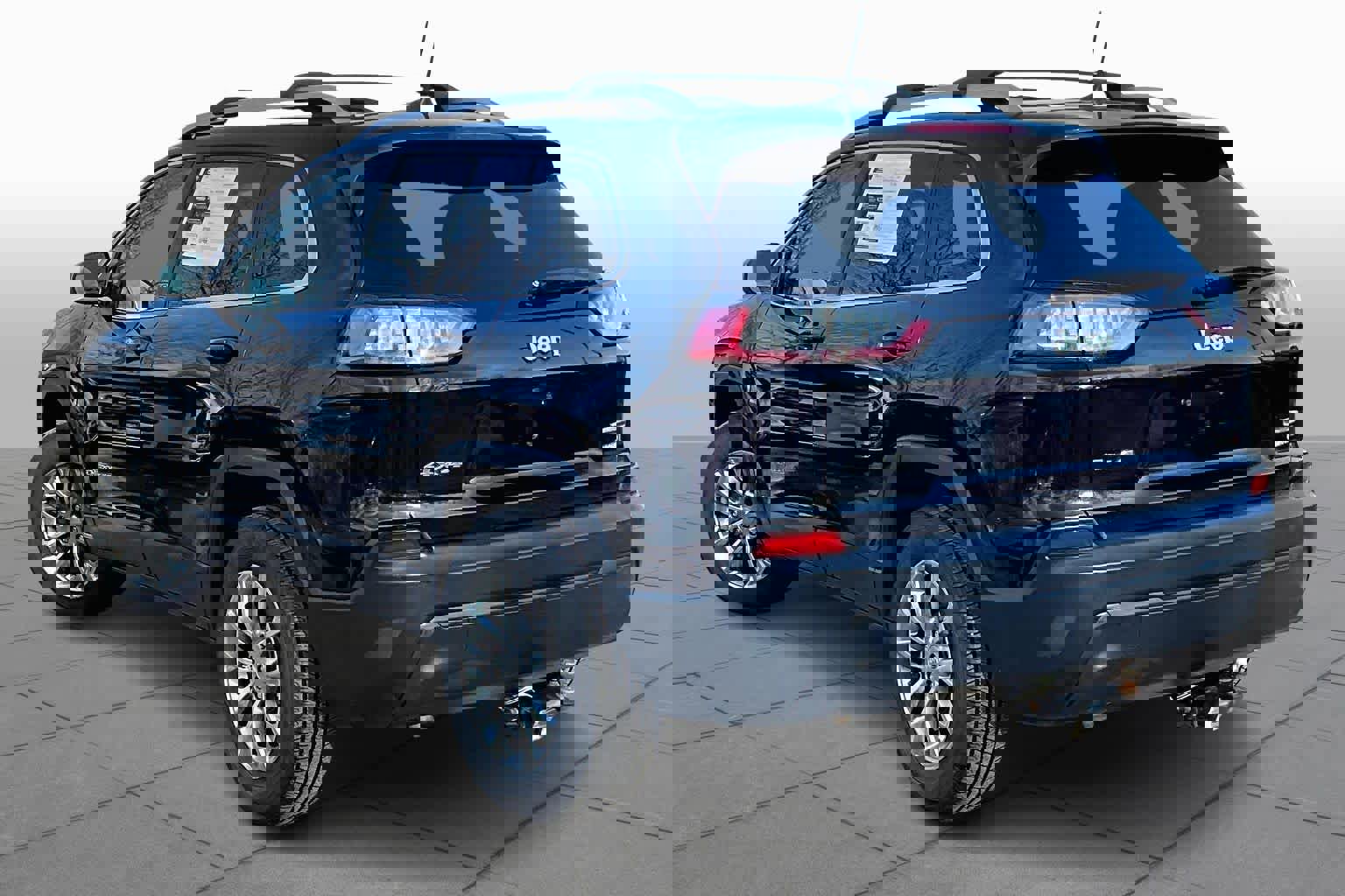 Used 2019 Jeep Cherokee Latitude Plus image 12