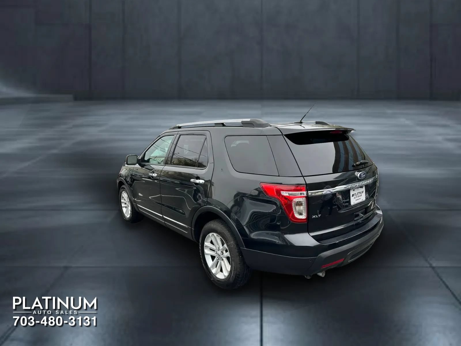 Used 2014 Ford Explorer XLT w/ Equipment Group 202A AWD/4WD image 9